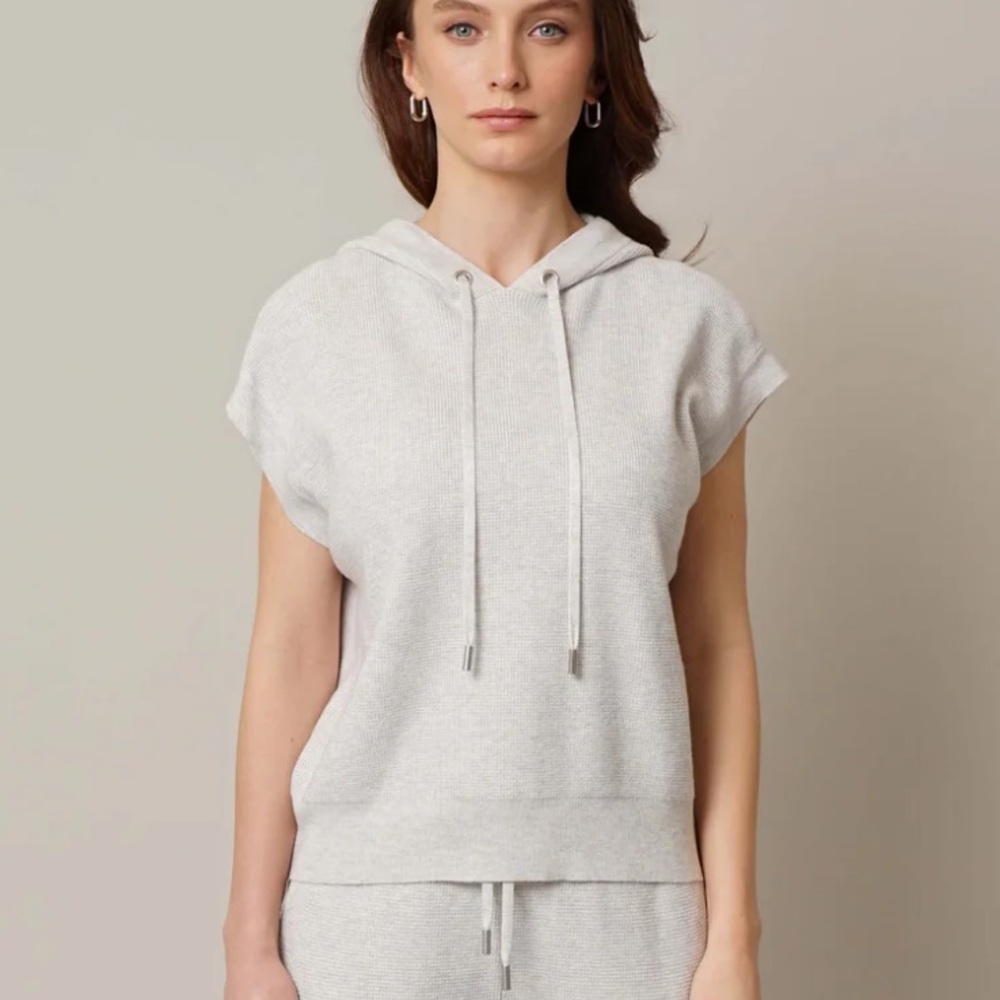 CYRUS SLEEVLESS HOODIE. SIZE SMALL